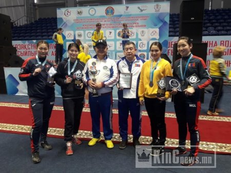 Эмэгтэй боксчид Казахстанаас 4 хүрэл медаль хүртэв