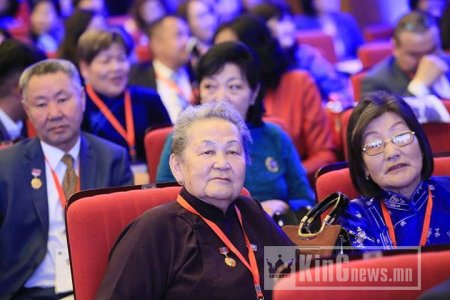 Монголын багш нарын VII их хуралд 22-91 насны 800 төлөөлөгч оролцож байна
