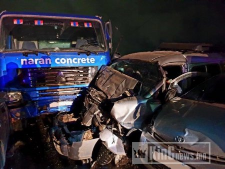 Зуурмагийн миксер 13 автомашин мөргөж, 5 хүн гэмтсэн ноцтой осол ГАРЛАА