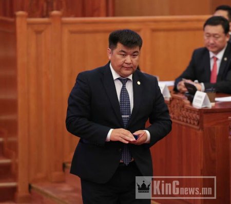 Соёлын сайд С.Чулуун сайн үүлдрийн 10 хонь, 250 сая төгрөгөөр үнэлэгдэх орон сууцтай