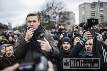 Цагаачлалаас шорон хүртэл: Навальныйн замыг хэн засав