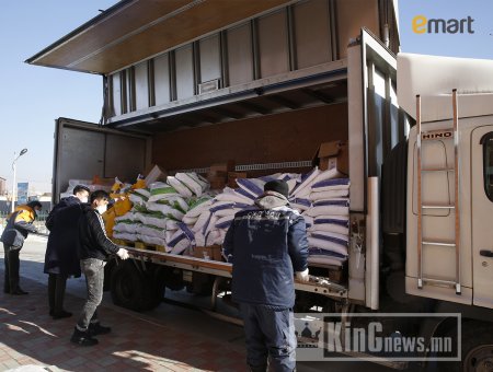 Имарт “ДЭМ ДЭМЭНДЭЭ” аянд 100 гаруй сая төгрөгийн хүнсний багцыг хүлээлгэн өгч дууслаа