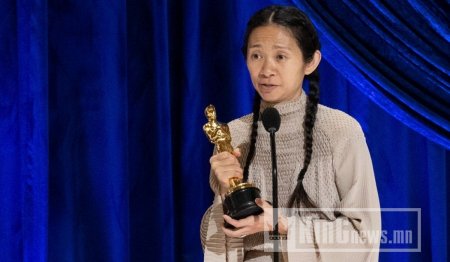 Холливуд, "Оскар"-т шинэ түүх бичсэн Хлоэ Чжао