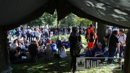 Польш: Эмч нар эсэргүүцэл илэрхийлж, засгийн газрын ордны өмнө майхан босгожээ