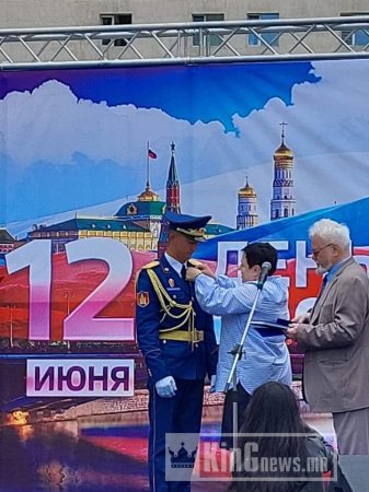 35 хүний амь аварсан монгол залууг ОХУ-ын “ХАЛУУН ЗҮРХ” тэмдэгээр шагналаа